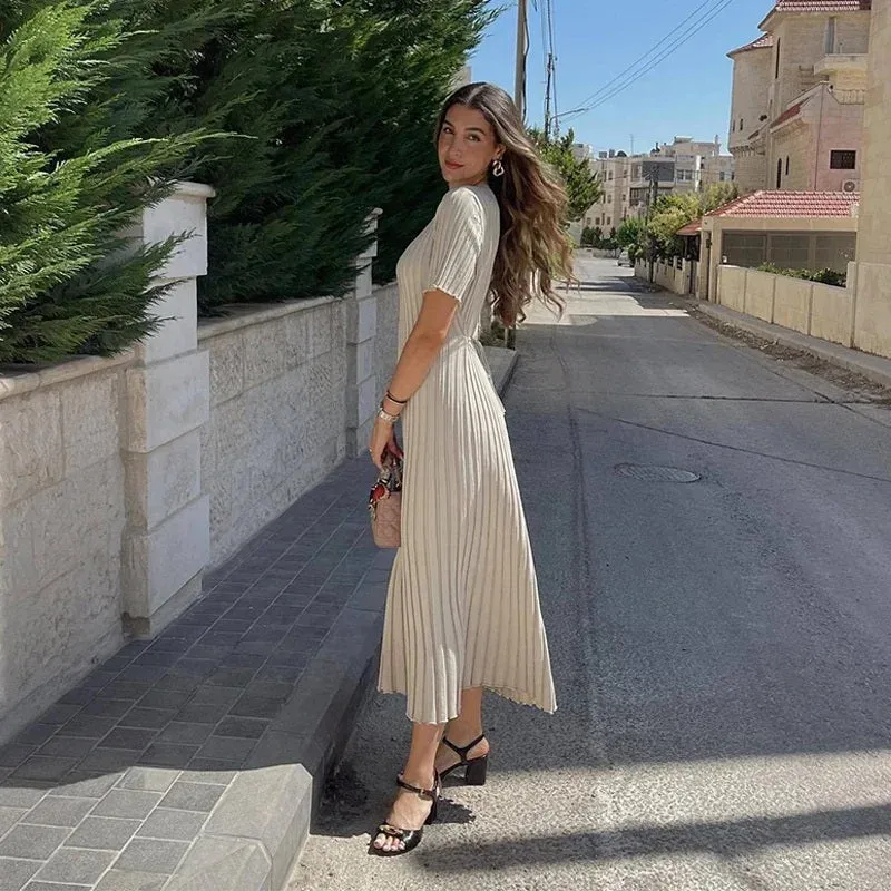 Women's Form Fitting Knitted Round Neck Pleated Maxi Dress